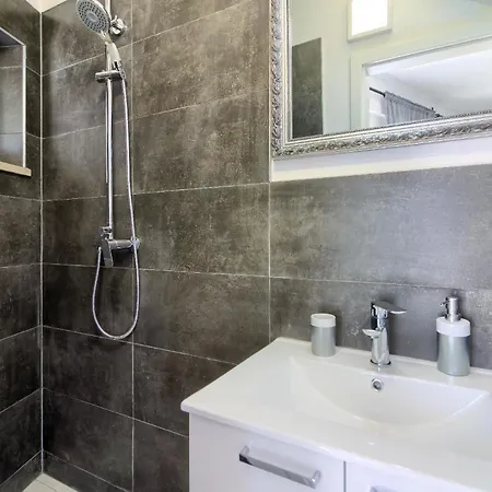 Holiday home Mit Privatpool Fuer 6 Personen Ca 100 Qm In Medulin, Istrien Suedkueste Von Istrien Medulin