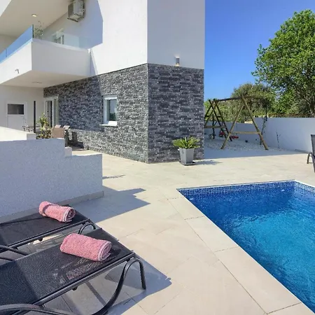Holiday home Mit Privatpool Fuer 6 Personen Ca 100 Qm In Medulin, Istrien Suedkueste Von Istrien *