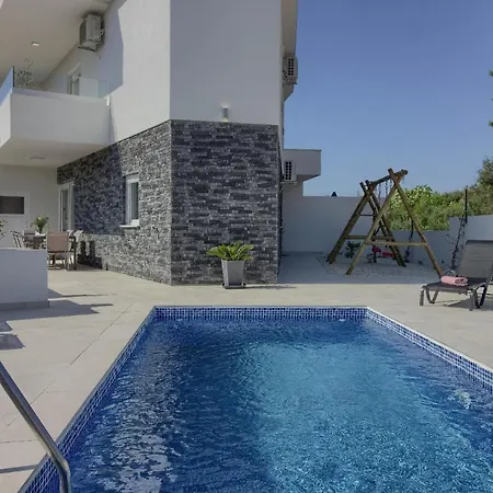 Mit Privatpool Fuer 6 Personen Ca 100 Qm In Medulin, Istrien Suedkueste Von Istrien Holiday home *